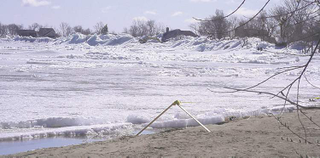 Illustration for article titled Freak Ice Tsunami Crunches Homes In Canada